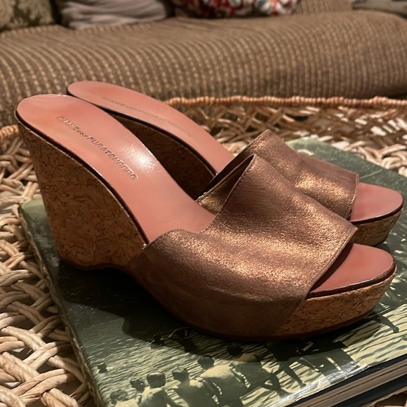 Gorgeous backless Bronze Wedge Sandals open toe  Sz 8 Diane von Furstenberg DVF - Picture 2 of 9